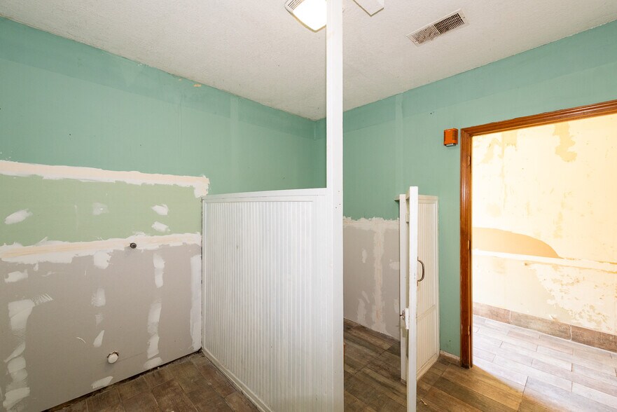 More Photos Of 8123 E Lamar Alexander Pky, Townsend Restaurant For Sale