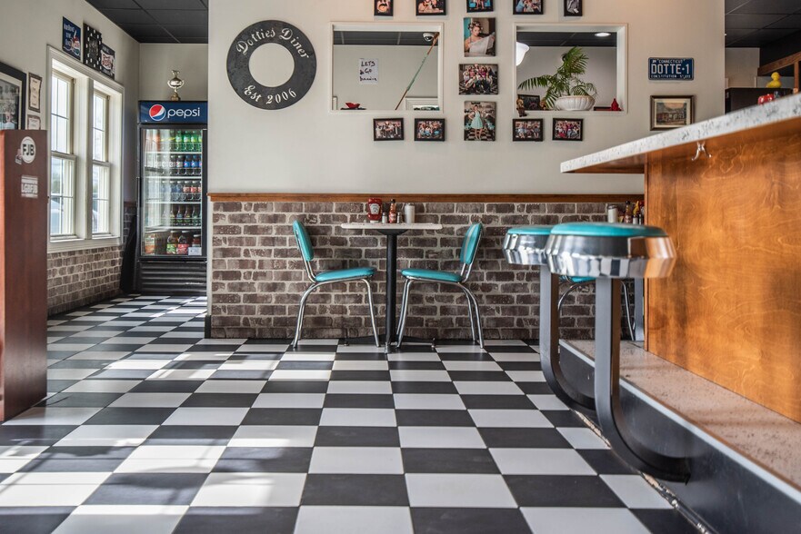 More Photos Of 787 Main St S, Woodbury Storefront Retail Office For Sale