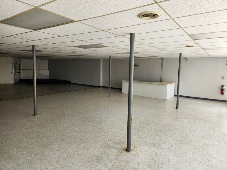 More Photos Of 92 Pine St, Laconia Convenience Store For Sale