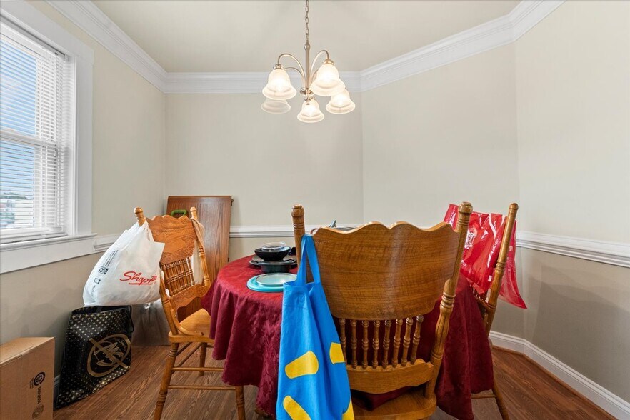 More Photos Of 1911 Dixon St, Fredericksburg Freestanding For Sale