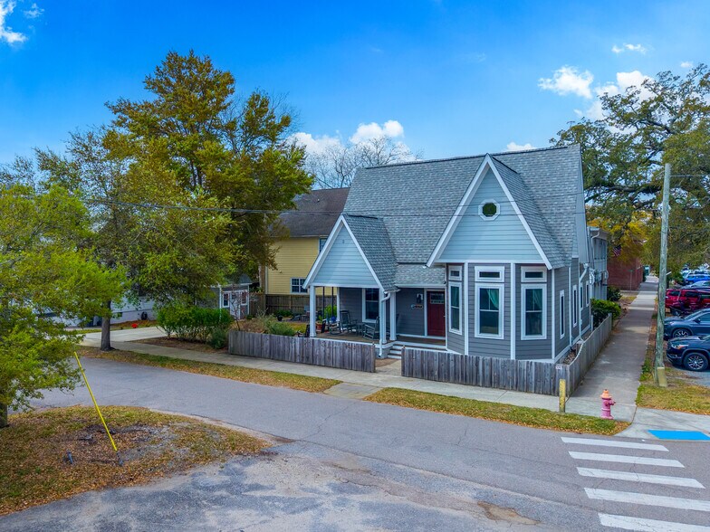 More Photos Of 119 N Davis St, Southport Hospitality For Sale