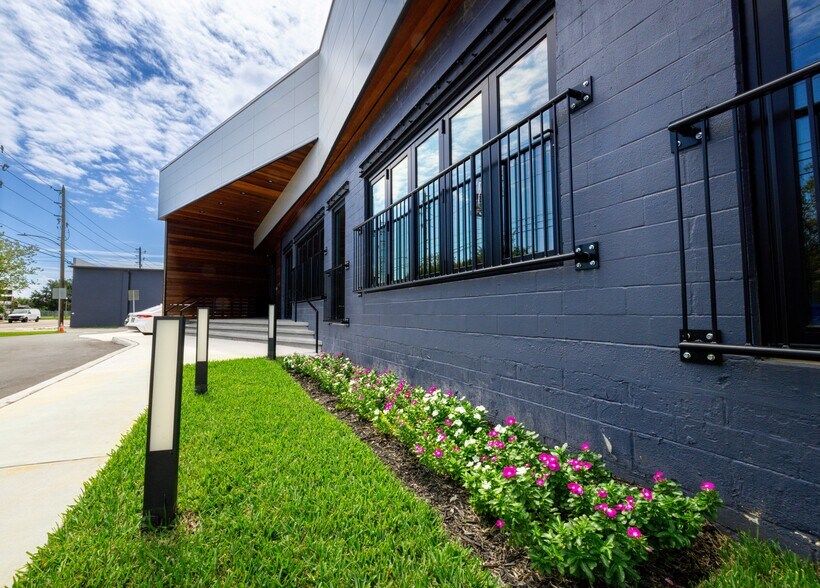 More Photos Of 2200 2nd Ave S, Saint Petersburg Flex For Lease