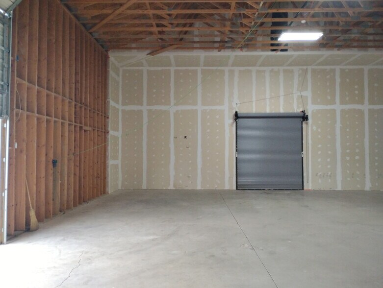More Photos Of 4296 Van Dyke Rd, Almont Warehouse For Lease