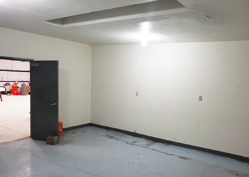 More Photos Of 71 Rainbow Rd, Edgewood Warehouse For Sale