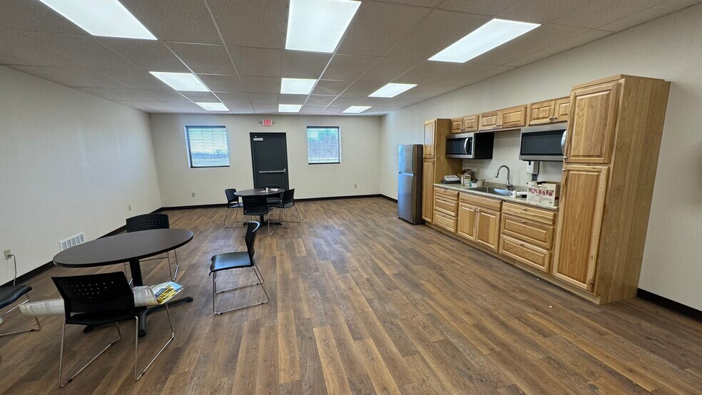 More Photos Of 4220 Springfield-Jamestown Rd, Springfield Warehouse For Lease