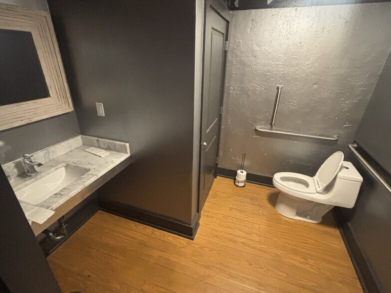 More Photos Of 508-510 S Main St, Memphis Apartments For Lease