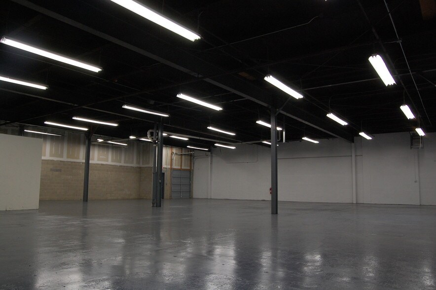 More Photos Of 1 Broad Ave, Fairview Warehouse For Lease