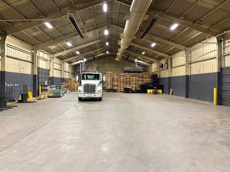 More Photos Of 2680 Sawmill Rd, Santa Fe Distribution For Sale