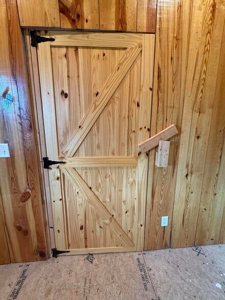 More Photos Of 401 N Busch Ave, Mountain Grove Office For Sale