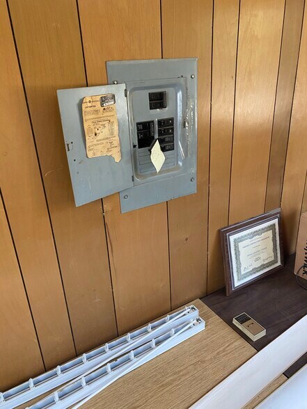 More Photos Of 1186 Center St, Riverside Industrial For Lease