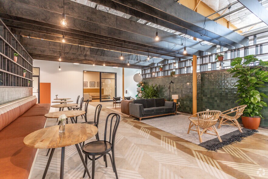 More Photos Of 2339 Commerce St, Houston Coworking Space