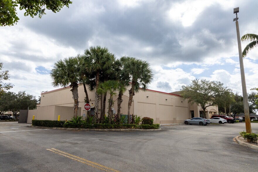 More Photos Of 1701 N University Dr, Pembroke Pines Drugstore For Sale