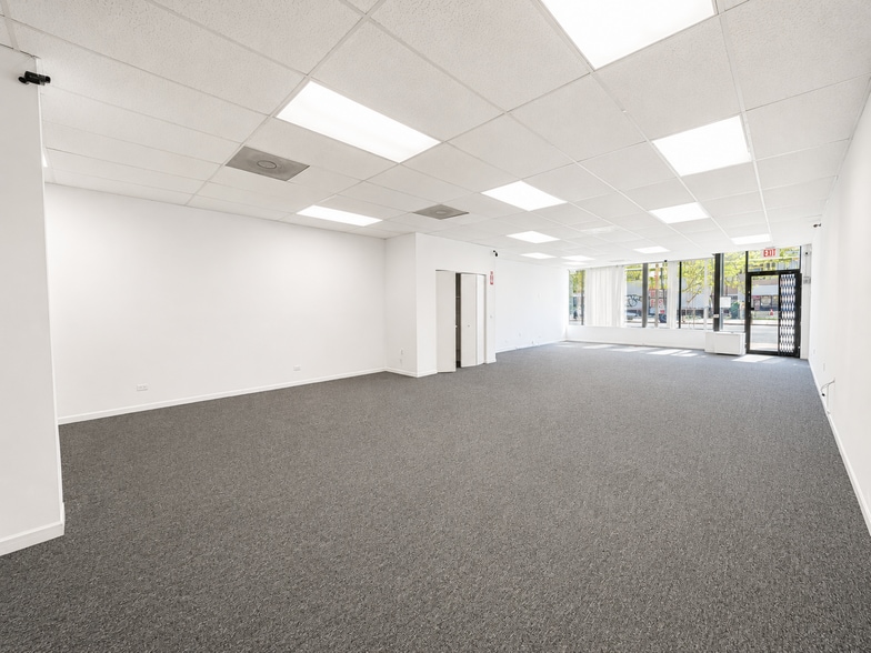 More Photos Of 5250 N Broadway St, Chicago Storefront For Lease