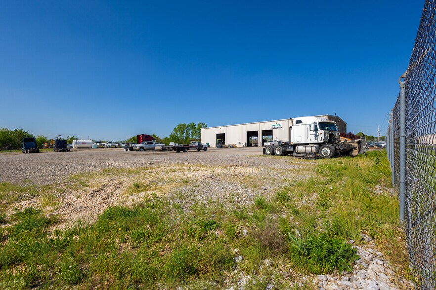 More Photos Of 267 N Graham St, Bowling Green Light Distribution For Sale