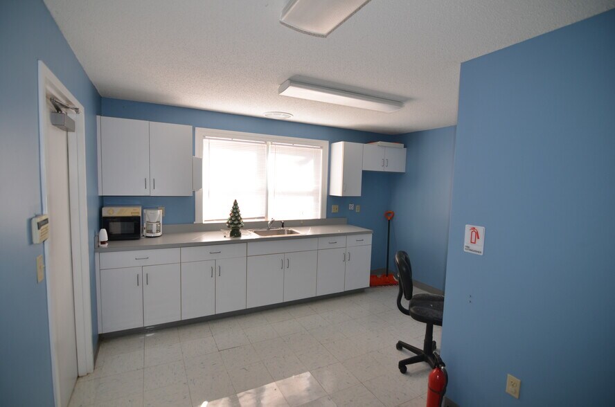 More Photos Of 180 Poquonock Ave, Windsor Medical For Lease