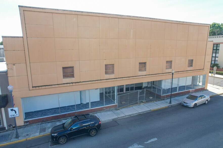 Primary Photo Of 181 Anderson Ave, Coos Bay Department Store For Sale