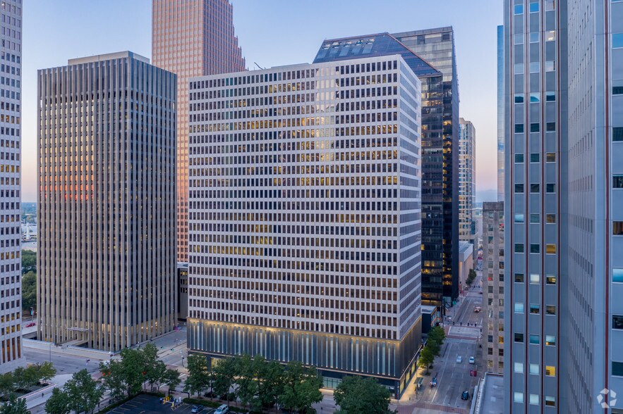 More Photos Of 811 Louisiana St, Houston Office For Lease