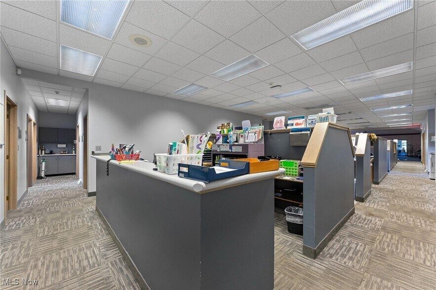 More Photos Of 925 Trailwood Dr, Youngstown Medical For Sale