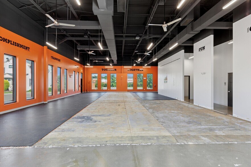 More Photos Of 950 Dekalb Pike, Blue Bell General Retail For Sale