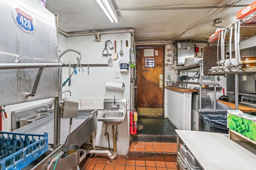 More Photos Of 8 Wall St, Huntington Restaurant For Sale