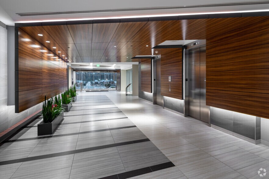 More Photos Of 805 N Whittington Pky, Louisville Office For Lease