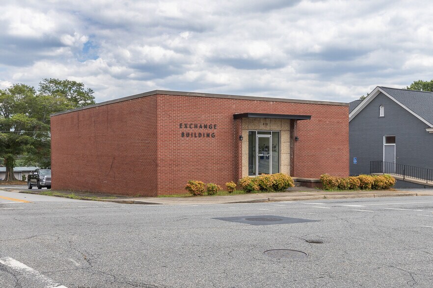 More Photos Of 210 N McDuffie St, Anderson Office For Sale