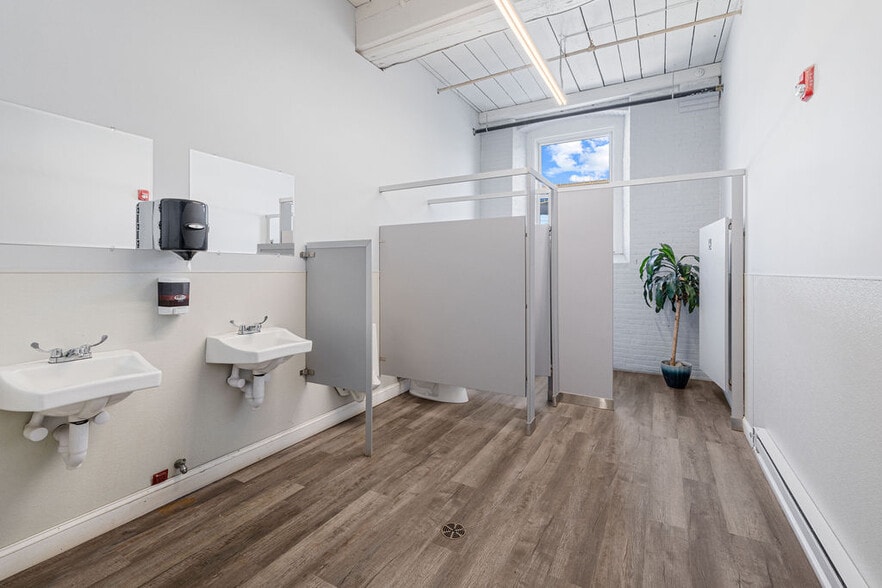 More Photos Of 28 Anawan St, Fall River Manufacturing For Sale