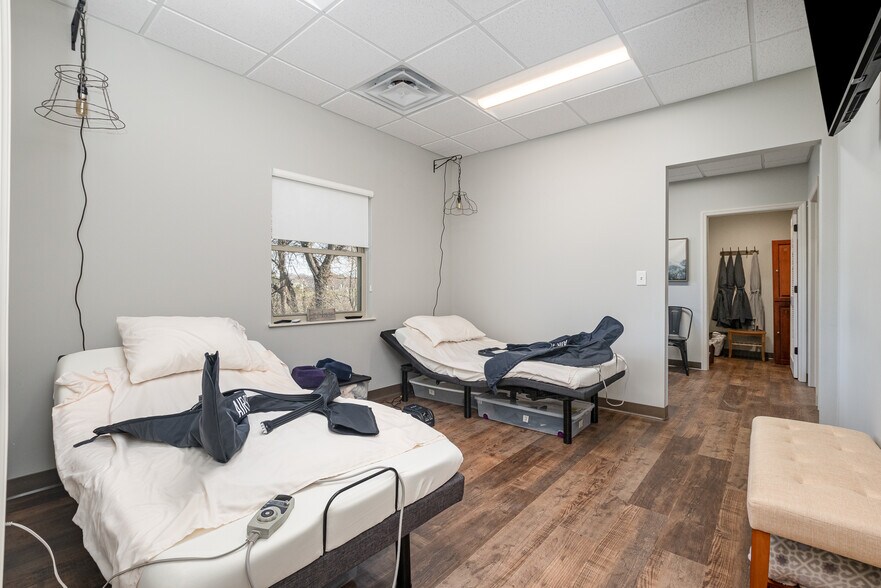 More Photos Of 4456-4460 Bridgetown Rd, Cincinnati Office For Lease