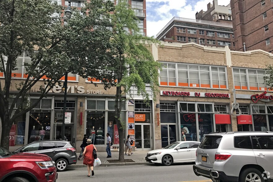 More Photos Of 25 W 14th St, New York Storefront For Lease