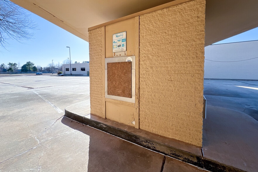 More Photos Of 3200 E Memorial Rd, Edmond Medical For Sale