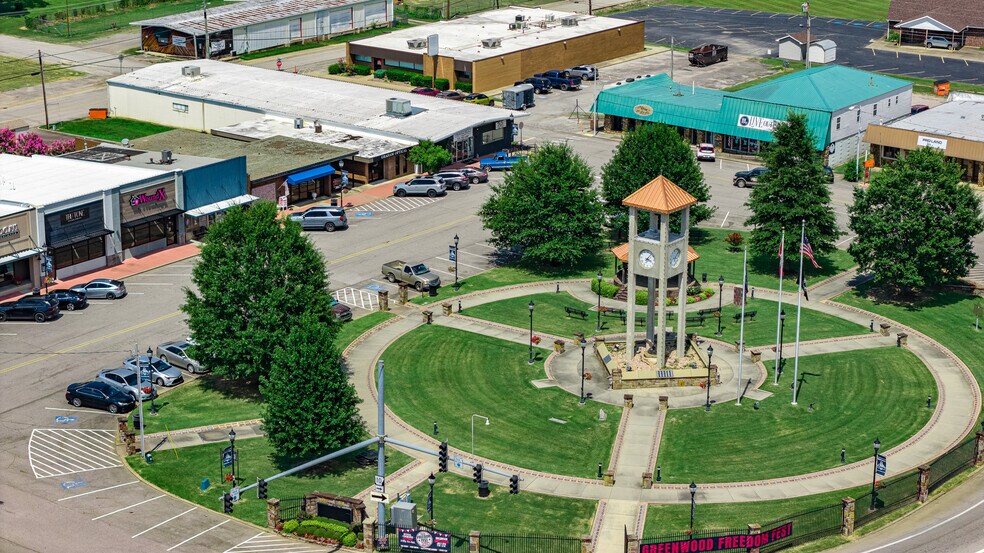 More Photos Of 20 Town Sq, Greenwood Health Club For Sale