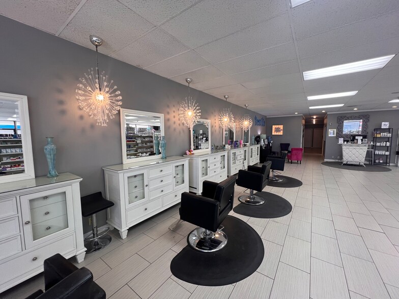More Photos Of 1631-1637 Garnet Ave, San Diego General Retail For Sale