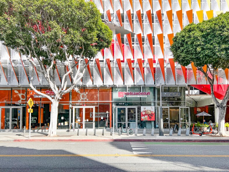 Primary Photo Of 1431 2nd St, Santa Monica Parking Garage For Lease