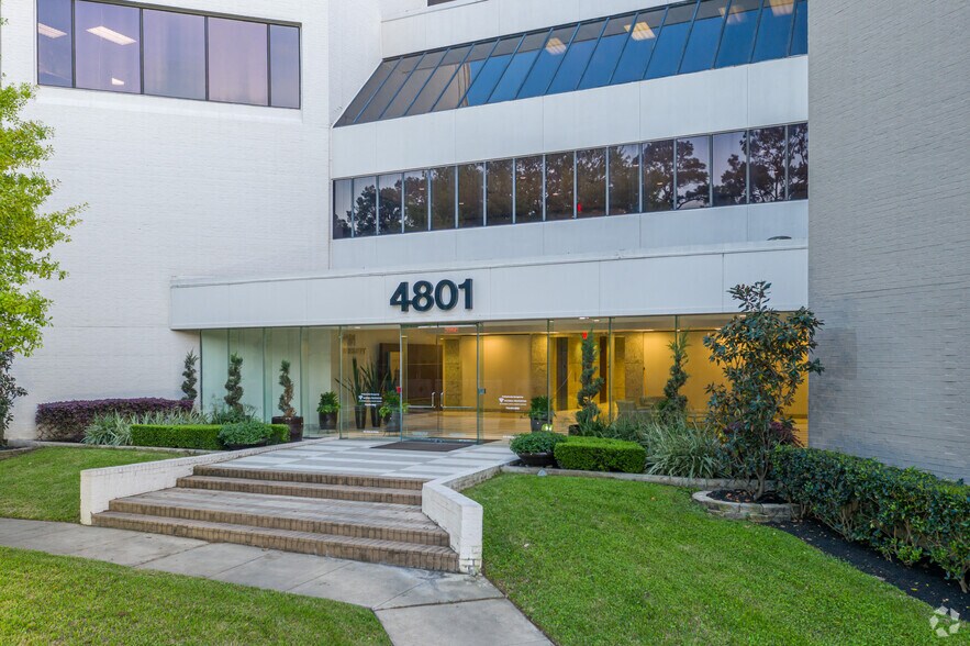More Photos Of 4801 Woodway Dr, Houston Office For Lease