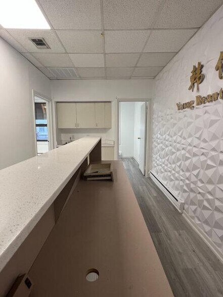 More Photos Of 3938 Bell Blvd, Bayside Medical For Lease