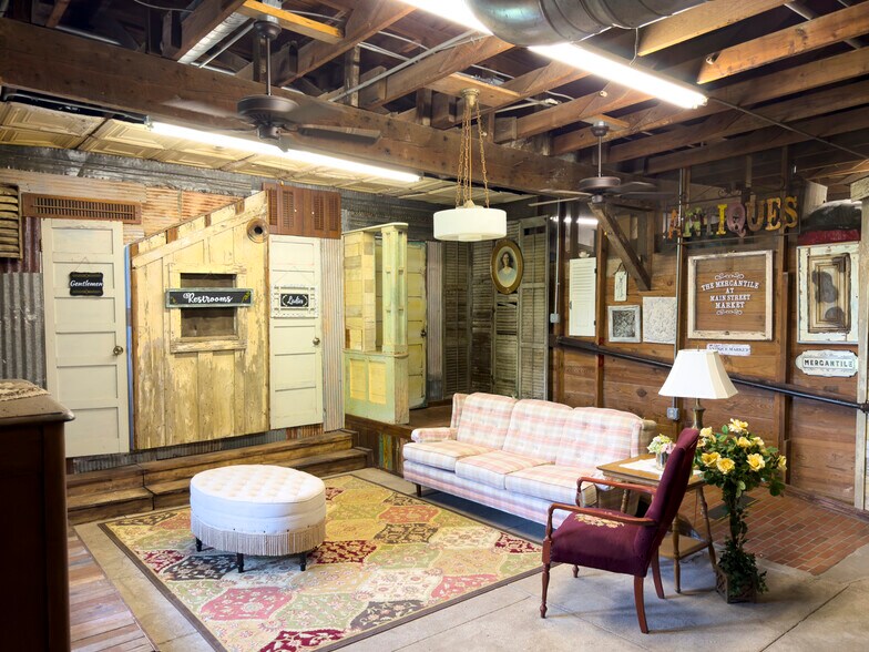 More Photos Of 7228 Main Street, Iola Freestanding For Sale
