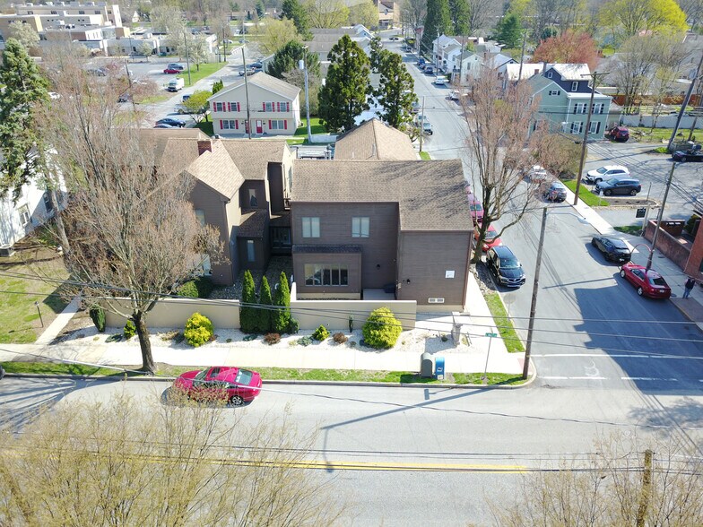 More Photos Of 400 E Main St, Mechanicsburg Office Residential For Sale