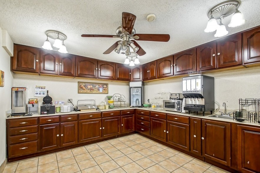 More Photos Of 337 Devereaux Dr, Natchez Hotel For Sale