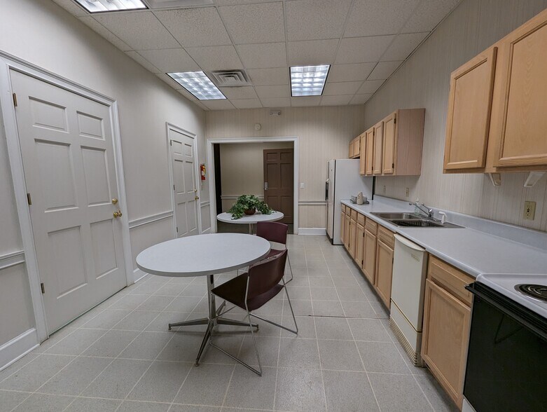 More Photos Of 800 3rd Ave, West Point Office For Sale