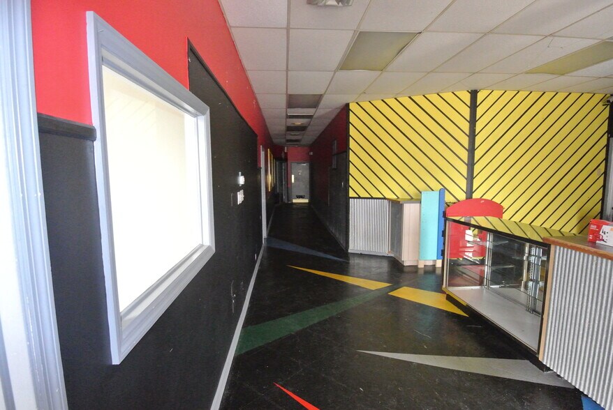 More Photos Of 2911 Brunswick Ave, New Bern Sports And Entertainment For Lease