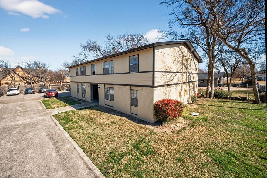 More Photos Of 717 E Texas St, Grapevine Apartments For Sale