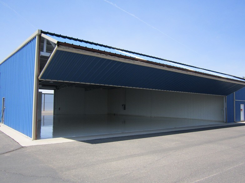 More Photos Of 6891 N Glen Harbor Blvd, Glendale Airplane Hangar For Sale