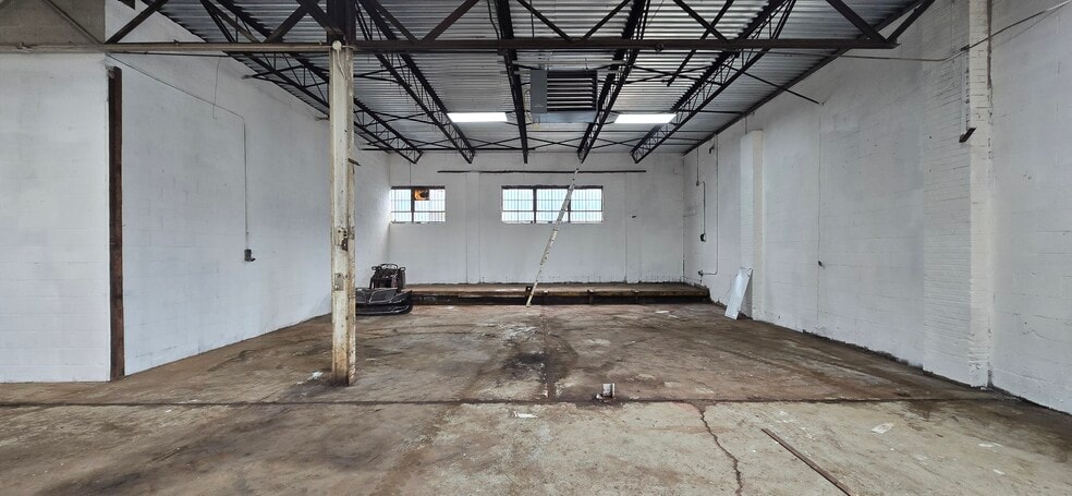 More Photos Of 1407 Redeker Rd, Des Plaines Industrial For Sale