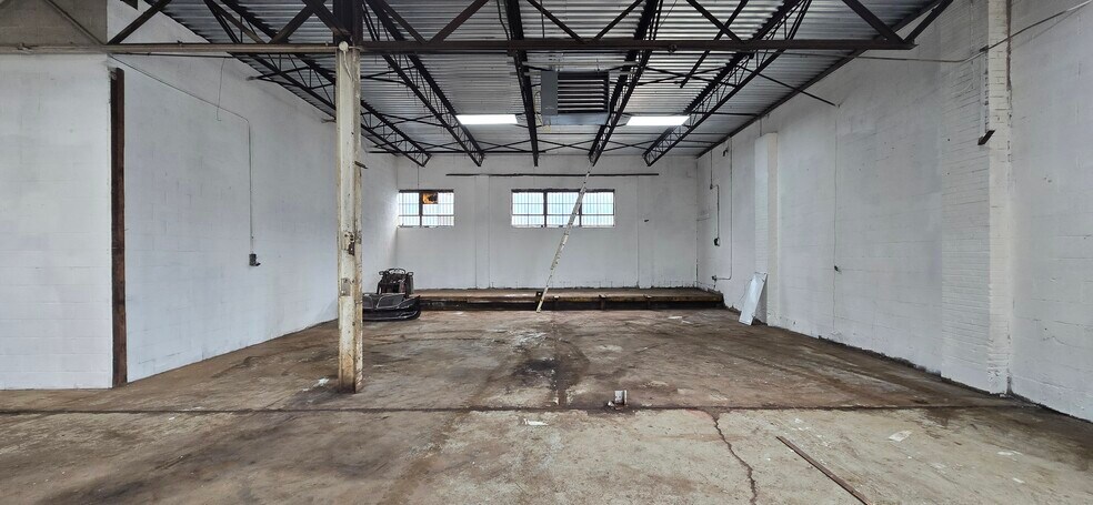 More Photos Of 1407 Redeker Rd, Des Plaines Industrial For Lease