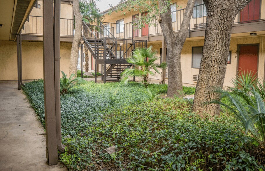 More Photos Of 5050 Fredericksburg Rd, San Antonio Apartments For Sale