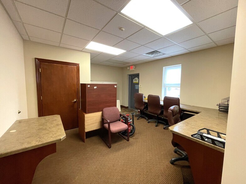 More Photos Of 530 Walnut Ave NE, Canton Storefront Retail Office For Sale