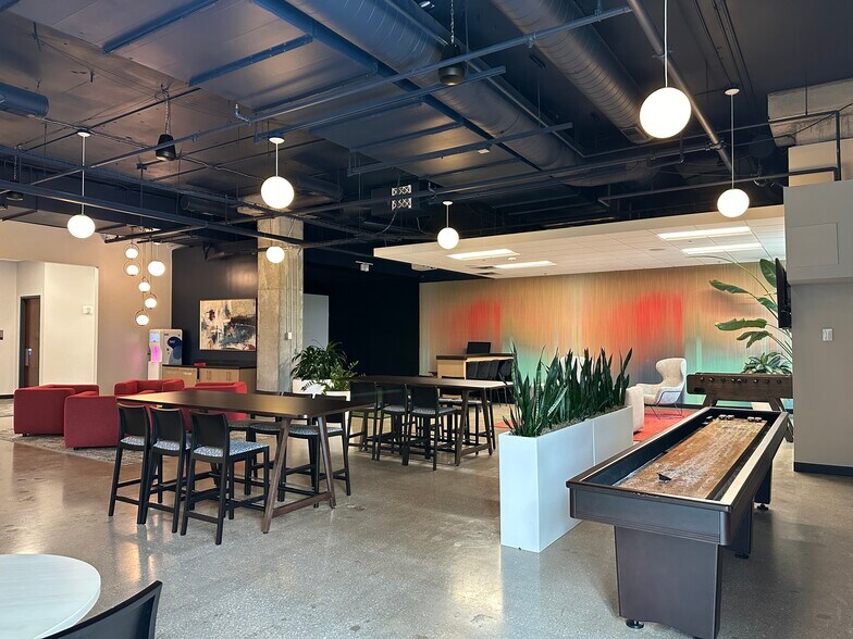 More Photos Of 10050 Crosstown Cir, Eden Prairie Office For Lease