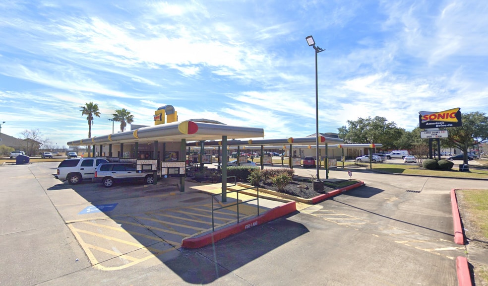 Primary Photo Of 11110 Scarsdale Blvd, Houston Fast Food For Lease