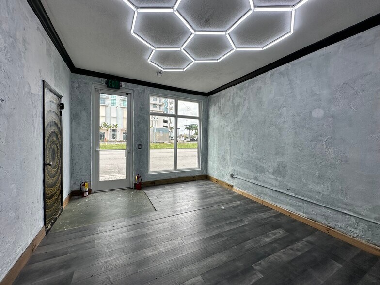 More Photos Of 111 S 21st Ave, Hollywood Office For Lease