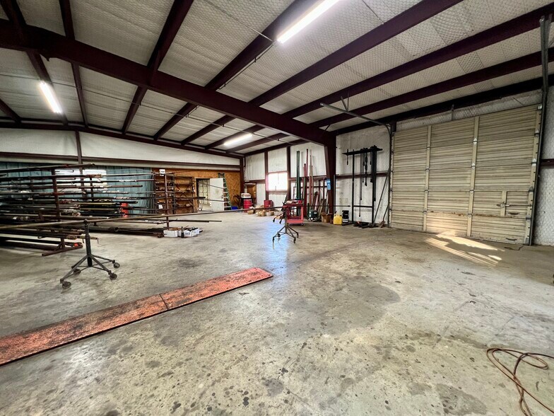 More Photos Of 402 Bermuda st, Quitman Flex For Sale